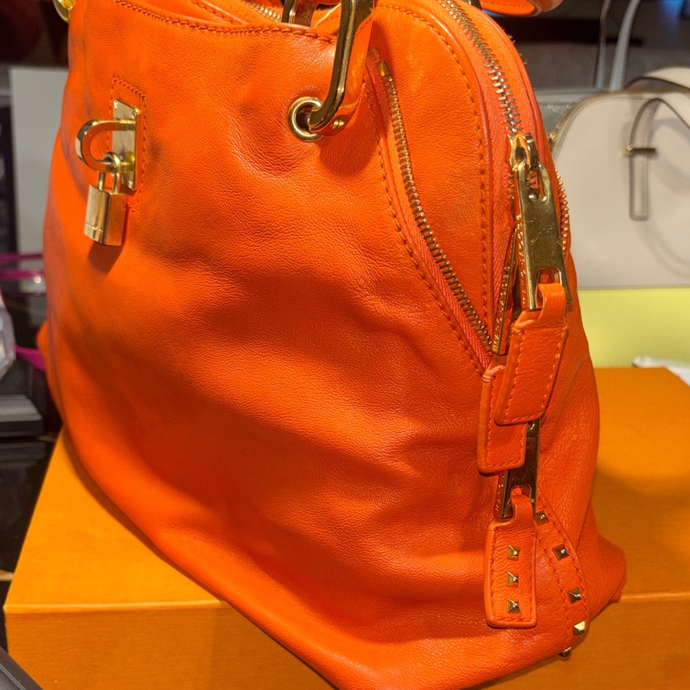 Marc Jacobs Orange Leather Shoulder Bag with Gold Hardware - Picture 2 of 13
